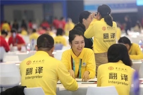 我院日语系学生出色完成进博会口译工作